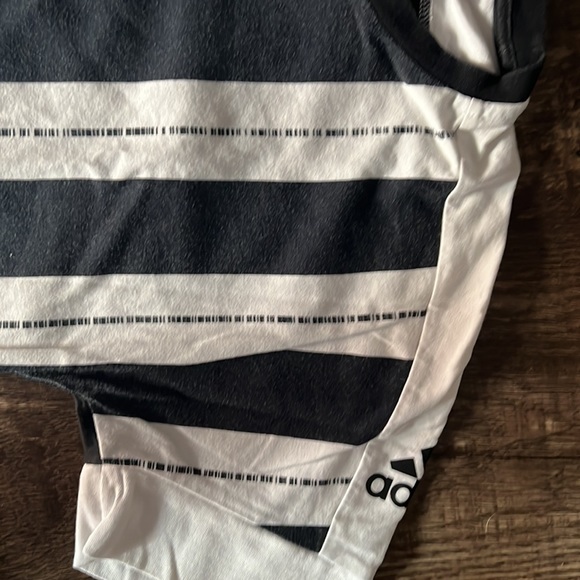 Adidas tshirt S size - Picture 3 of 3